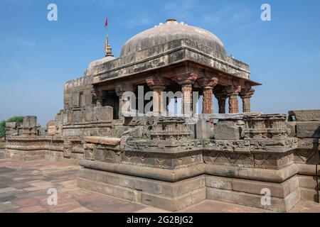 Der alte Harshat Mata Tempel ist ein Hindu-Tempel im Dorf Abhaneri von Rajasthan, im Nordwesten Indiens.