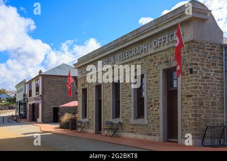 Das Post & Telegraph Office im Cromwell Heritage Precinct, einer Sammlung historischer Gebäude in der Stadt Cromwell, Neuseeland Stockfoto