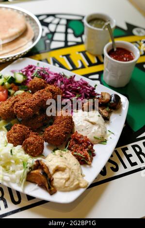 FRANCE, PARIS (75) 4 TH ARRONDISSEMENT, MARAIS, JÜDISCHES VIERTEL DER RUE DES ROSIERS, FALAFEL RESTAURANT Stockfoto