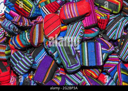 Handgemachtes traditionelles guatemaltekisches Design. Bunte Stoffe in guatemaltekischem Kunsthandwerk Stockfoto