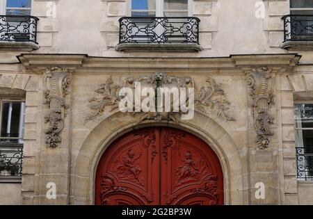 FRANCE, PARIS (75) 3 RD ARRONDISSEMENT, FASSADE EINES HERRENHAUSES, RUE VIEILLE DU TEMPLE Stockfoto