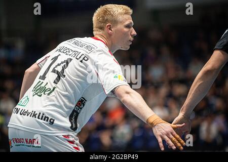 Silkeborg, Dänemark. Juni 2021. Magnus Saugstrup (14) von Aalborg Handball beim dänischen HTH Herreligaen-Spiel zwischen Bjerringbro-Silkeborg und Aalborg Handball in der JYSK Arena in Silkeborg. (Foto: Gonzales Photo - Morten Kjaer). Stockfoto