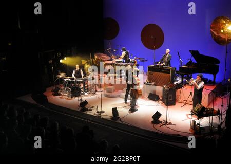 FRANCE, PARIS (75) 11 TH ARRONDISSEMENT, BASTILLE DISTRICT, CAFE DE LA DANSE, SHOW OF SPAGHETTI WESTERN ORCHESTRA Stockfoto