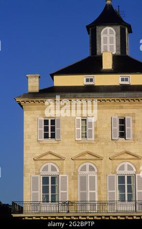 FRANKREICH. GIRONDE (33) STADT BORDEAUX. FASSADE DES XVIII. JAHRHUNDERTS IM STADTTEIL CHARTRONS Stockfoto