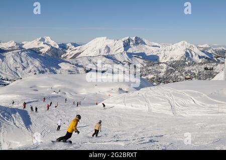 FRANKREICH. HAUTE-SAVOIE (74) TAL VON ABONDANCE. DORF CHATEL (LINGA PRE-LA-JOUX IM SKIGEBIET PORTES DU SOLEIL). COMBES SLOPE Stockfoto