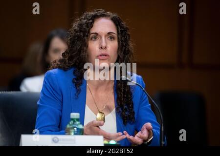 Christine Abizaid erscheint am Mittwoch, den 9. Juni 2021, vor einer Anhörung des Senatsausschusses für Nachrichtendienste wegen ihrer Ernennung zur Direktorin des National Counterterror Center, dem Büro des Direktors des National Intelligence, im Hart Senate Office Building in Washington, DC. Kredit: Rod Lampey / CNP/Sipa USA Stockfoto