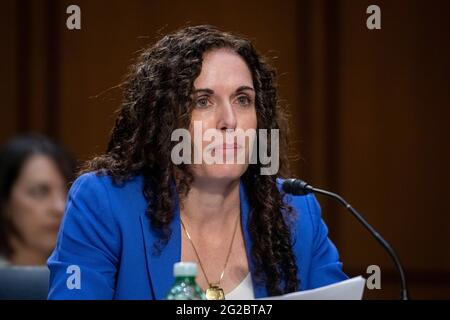 Christine Abizaid erscheint am Mittwoch, den 9. Juni 2021, vor einer Anhörung des Senatsausschusses für Nachrichtendienste wegen ihrer Ernennung zur Direktorin des National Counterterror Center, dem Büro des Direktors des National Intelligence, im Hart Senate Office Building in Washington, DC. Kredit: Rod Lampey / CNP/Sipa USA Stockfoto