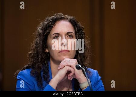 Christine Abizaid erscheint am Mittwoch, den 9. Juni 2021, vor einer Anhörung des Senatsausschusses für Nachrichtendienste wegen ihrer Ernennung zur Direktorin des National Counterterror Center, dem Büro des Direktors des National Intelligence, im Hart Senate Office Building in Washington, DC. Kredit: Rod Lampey / CNP/Sipa USA Stockfoto