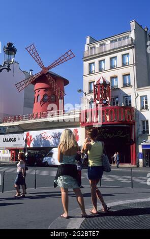 FRANKREICH. PARIS (75) 18 TH ARR. MONTMARTRE. MOULIN ROUGE CABARET Stockfoto