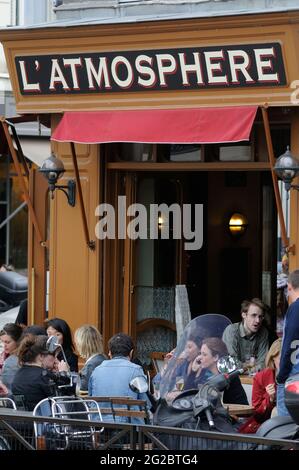 FRANKREICH. PARIS (75) 10 TH ARR. CANAL SAINT-MARTIN. BAR UND RESTAURANT MIT L'ATMOSPHERE-ATMOSPHÄRE Stockfoto