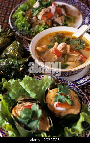 FRANKREICH. PARIS (75) 13 TH ARR. CHINATOWN. THAILÄNDISCHES RESTAURANT IN DEN OLYMPIADES. LOKALES GERICHT Stockfoto