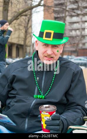 Porträt eines Mannes am St. Patrick's Day, Toronto, Kanada Stockfoto