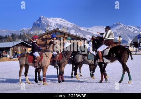 FRANKREICH. HAUTE-SAVOIE (74) VAL D'ARLY UND MONT-BLANC. MEGEVE SKIGEBIET. POLOSHIRT Stockfoto