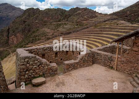 Archäologischer Park Pisac, Calca, Cuzco, Peru am 9. Oktober 2014. Ruinen und Touristenbesichtigungen. Stockfoto