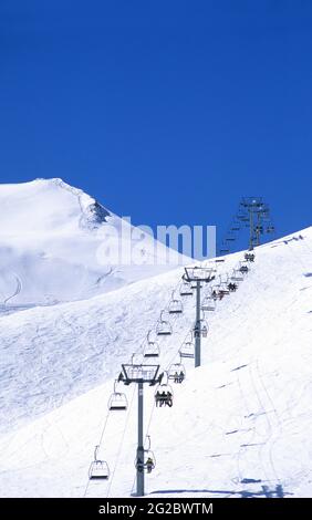 FRANKREICH. SAVOIE (73) TAL TARENTAISE. SKIGEBIET TROIS VALLEES. SKIGEBIET COURCHEVEL. SESSELLIFT Stockfoto