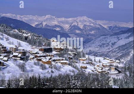 FRANKREICH. SAVOIE (73) TAL TARENTAISE. SKIGEBIET TROIS VALLEES. SKIGEBIET COURCHEVEL 1550 Stockfoto