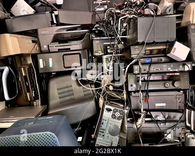 ECycle Zentrum für Elektronik in Millburn, NJ, USA. Sammelzentrum für alte Computer, Fernseher und andere große Elektronik. Stockfoto