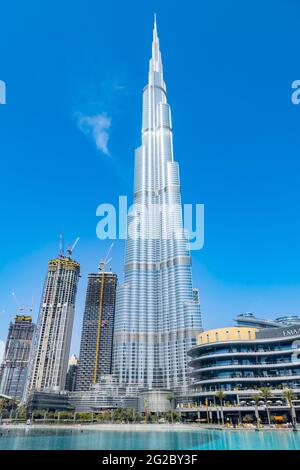 DUBAI, VAE - MÄRZ 2020: Burj Khalifa das höchste Gebäude Stockfoto