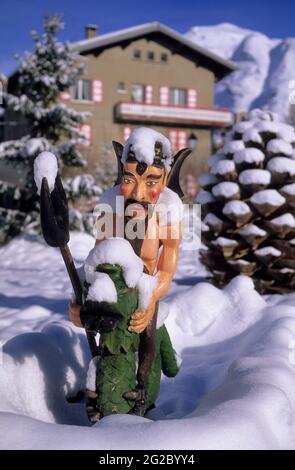 FRANKREICH, SAVOIE (73) HAUTE MAURIENNE, NATIONALPARK VANOISE, DORF BESSANS, DER TEUFEL VON BESSANS, SKULPTUR VON GEORGES PERSONNAZ - AYU CHAPOTEUR G Stockfoto