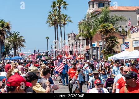 HUNTINGTON BEAC, USA - 05. Juli 2019: Parade am 4. Juli in Huntington Beach, Kalifornien Stockfoto