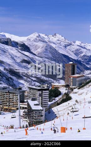 FRANKREICH, SAVOIE (73) BELLEVILLE-TAL, SKIGEBIET TROIS VALLEES, SKIGEBIET LES MENUIRES Stockfoto