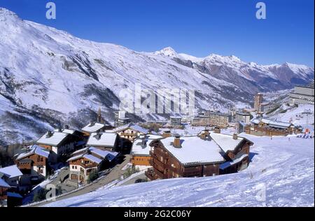 FRANKREICH, SAVOIE (73) BELLEVILLE-TAL, SKIGEBIET TROIS VALLEES, SKIGEBIET LES MENUIRES Stockfoto