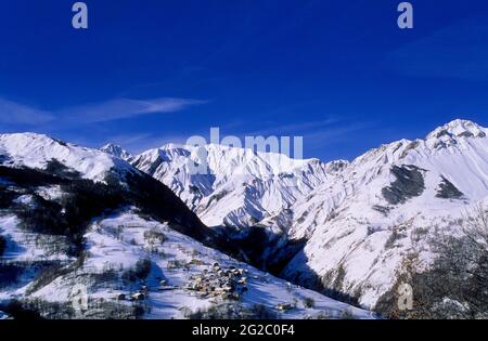 FRANKREICH, SAVOIE (73) BELLEVILLE-TAL, SKIGEBIET TROIS VALLEES, DORF UND SKIGEBIET SAINT-MARTIN-DE-BELLEVILLE, WEILER Stockfoto