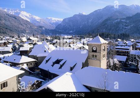 FRANKREICH, HAUTE-SAVOIE (74) DORF UND SKIGEBIET SAMOENS, KIRCHE NOTRE-DAME DE L'ASSOMPTION Stockfoto