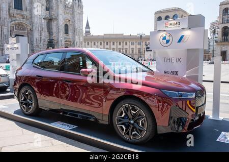 Mailand, Italien. Juni 2021. BMW IX - MAILAND, ITALIEN, der Mailänder Monza Motor Show, vom 10. Bis 13. Juni 2021 in Mailand und Monza und wird die Neuigkeiten der 60 teilnehmenden Auto- und Motorradhersteller präsentieren. Mit einem demokratischen Format, in dem Marken ihre Autos auf gleichen Ständen ausstellen, will MIMO ein Neustartsignal für die Welt der Messe und der Automobilbranche geben, mit einem freien Zugang und einer sicheren Ausstellung. Stockfoto