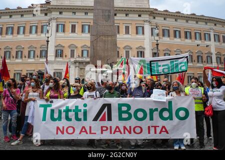 Rom, Italien. Juni 2021. Mitarbeiter von Alitalia-Fluggesellschaften demonstrieren auf der Piazza di Monte Citorio Credit: Independent Photo Agency/Alamy Live News Stockfoto