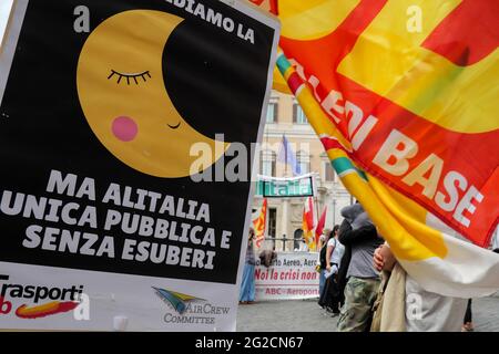 Rom, Italien. Juni 2021. Mitarbeiter von Alitalia-Fluggesellschaften demonstrieren auf der Piazza di Monte Citorio Credit: Independent Photo Agency/Alamy Live News Stockfoto