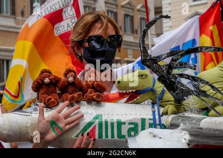 Rom, Italien. Juni 2021. Mitarbeiter von Alitalia-Fluggesellschaften demonstrieren auf der Piazza di Monte Citorio Credit: Independent Photo Agency/Alamy Live News Stockfoto