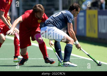 AMSTELVEEN, NIEDERLANDE - JUNI 10: Andrey Kuraev aus Russland. Viktor Lockwood aus Frankreich während des Eurohockey-Meisterschaftsspiels zwischen Russland und Frankreich im Wagener Stadion am 10. Juni 2021 in Amstelveen, Niederlande (Foto von Gerrit van Keulen/Orange Picics) Credit: Orange Pics BV/Alamy Live News Stockfoto