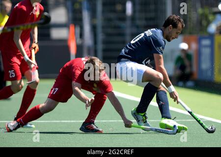 AMSTELVEEN, NIEDERLANDE - JUNI 10: Andrey Kuraev aus Russland. Viktor Lockwood aus Frankreich während des Eurohockey-Meisterschaftsspiels zwischen Russland und Frankreich im Wagener Stadion am 10. Juni 2021 in Amstelveen, Niederlande (Foto von Gerrit van Keulen/Orange Picics) Credit: Orange Pics BV/Alamy Live News Stockfoto