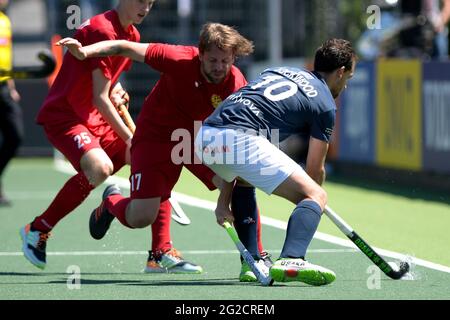 AMSTELVEEN, NIEDERLANDE - JUNI 10: Andrey Kuraev aus Russland. Viktor Lockwood aus Frankreich während des Eurohockey-Meisterschaftsspiels zwischen Russland und Frankreich im Wagener Stadion am 10. Juni 2021 in Amstelveen, Niederlande (Foto von Gerrit van Keulen/Orange Picics) Credit: Orange Pics BV/Alamy Live News Stockfoto