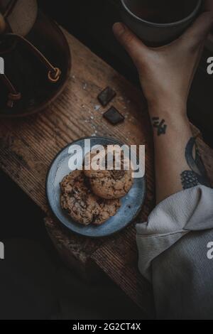 Chocolate Chip Cookies auf Platte Stockfoto
