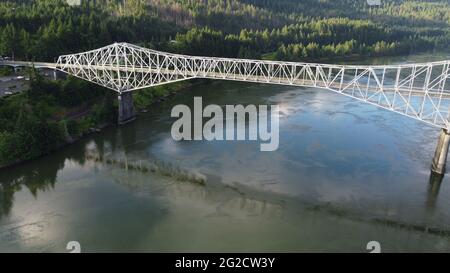 Luftaufnahme der Brücke der Götter in Cascade Locks, Oregon Stockfoto