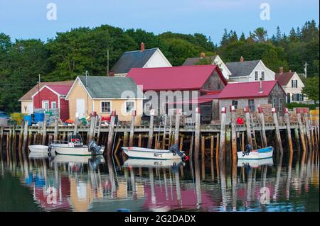 Die Boote dockten in Carver's Harbor, Vinalhaven, Maine Stockfoto