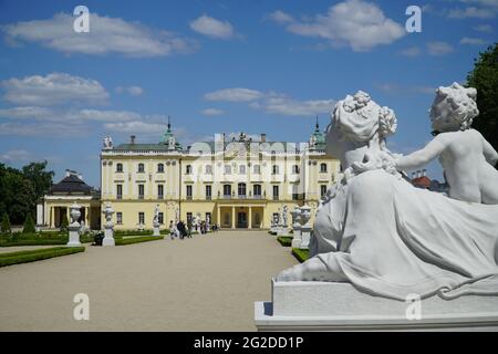 Branicki Palast in Bialystok, Polen. Der Palastkomplex mit Gärten, Pavillons, Skulpturen, nach französischen Vorbildern gebaut. Stockfoto