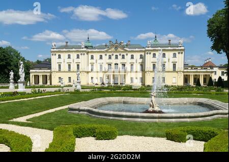 Branicki Palast in Bialystok, Polen. Der Palastkomplex mit Gärten, Pavillons, Skulpturen, Nebengebäuden nach französischen Vorbildern. Stockfoto