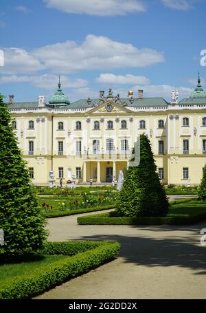 Branicki Palast in Bialystok, Polen. Der Palastkomplex mit Gärten, Pavillons, Skulpturen, Nebengebäuden nach französischen Vorbildern. Stockfoto