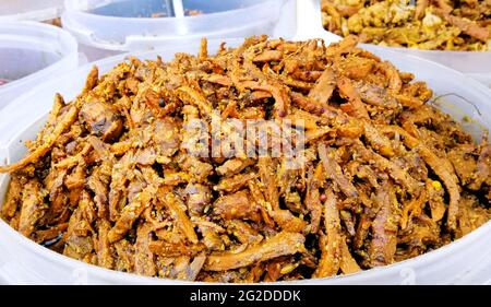 Nahaufnahme der indischen verschiedenen vegetarischen Gurkenscheibe, Display zum Verkauf durch Straßenhändler in indien Stockfoto