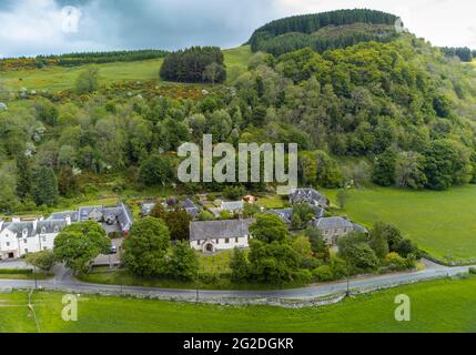 Luftaufnahme des historischen Dorfes Fortingall in Glen Lyon, Perthshire, Schottland, Großbritannien Stockfoto