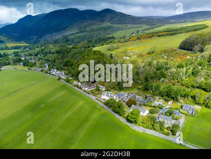 Luftaufnahme des historischen Dorfes Fortingall in Glen Lyon, Perthshire, Schottland, Großbritannien Stockfoto