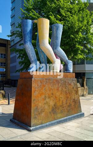 Großbritannien, West Yorkshire, Skulptur auf dem Leeds City Square Stockfoto