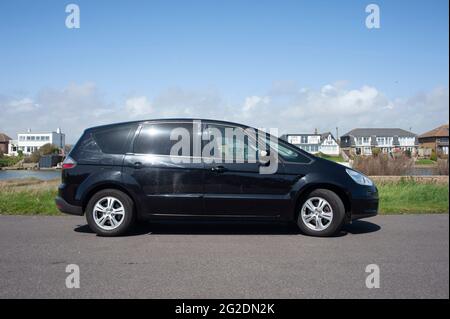 Detailaufnahmen eines schwarzen Ford S Max Familie MPV Autos aus dem Jahr 2007 Stockfoto