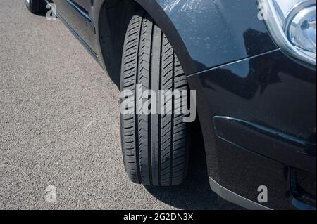 Detailaufnahmen eines schwarzen Ford S Max Familie MPV Autos aus dem Jahr 2007 Stockfoto