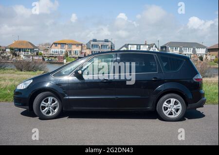 Detailaufnahmen eines schwarzen Ford S Max Familie MPV Autos aus dem Jahr 2007 Stockfoto