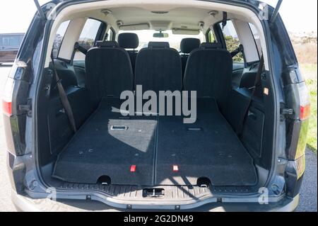 Detailaufnahmen eines schwarzen Ford S Max Familie MPV Autos aus dem Jahr 2007 Stockfoto