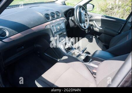 Detailaufnahmen eines schwarzen Ford S Max Familie MPV Autos aus dem Jahr 2007 Stockfoto